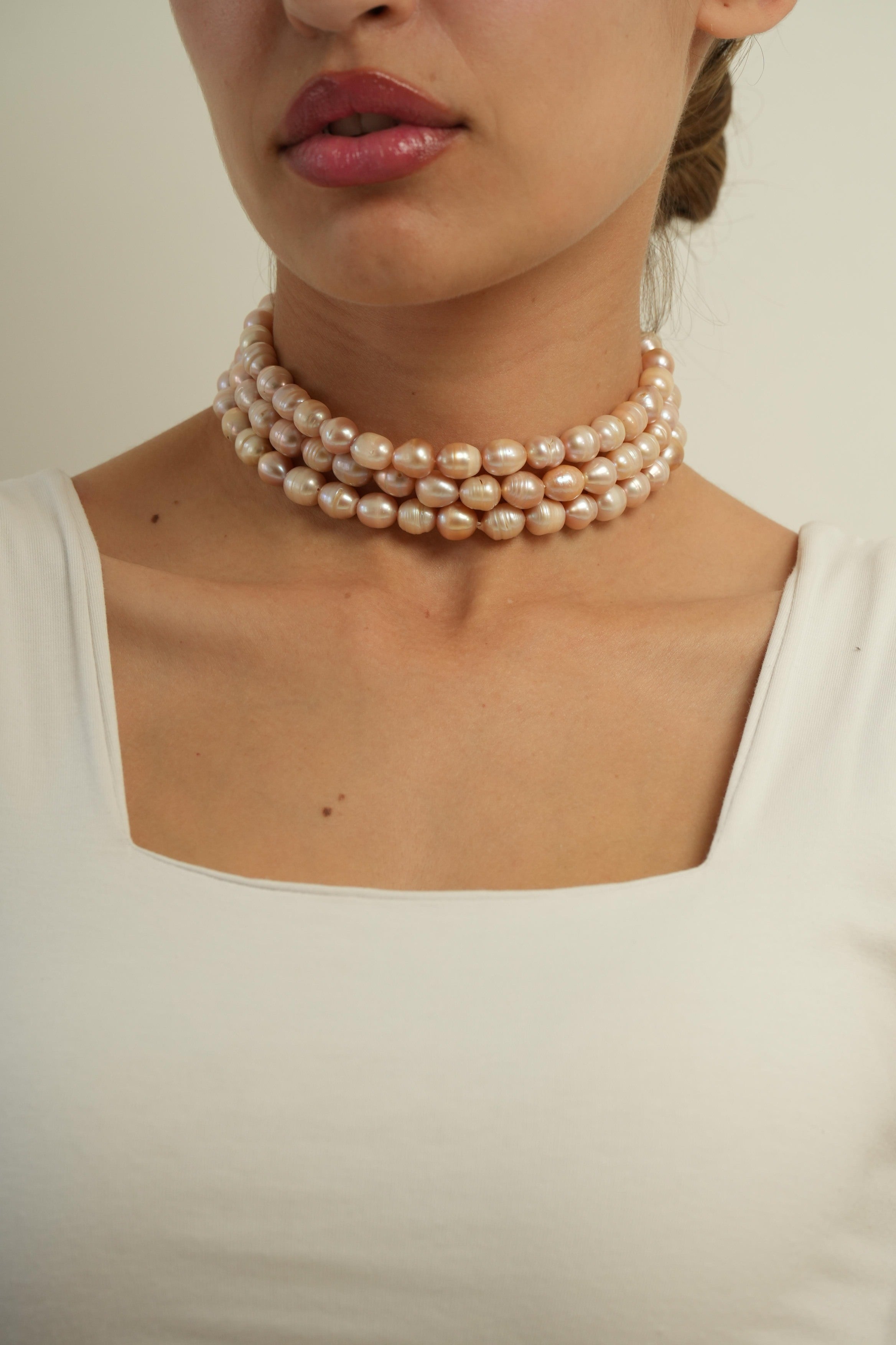 Layered pearl choker